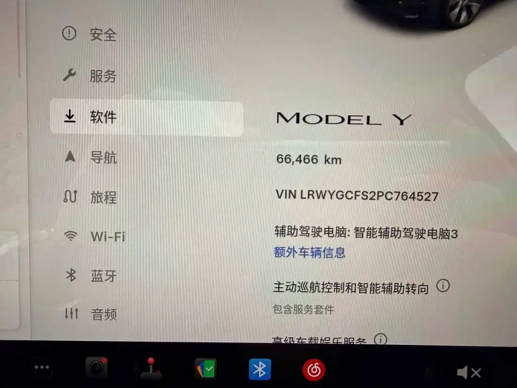 Tesla Model Y — миниатюра 11