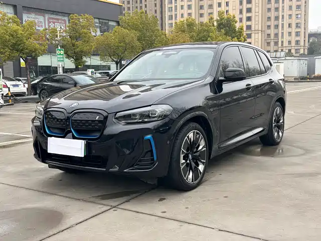 BMW IX3 2022
