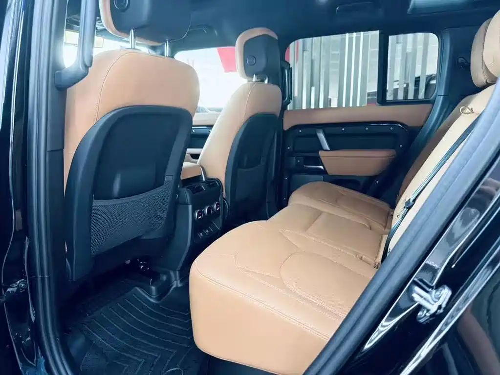 Land Rover Defender — миниатюра 10