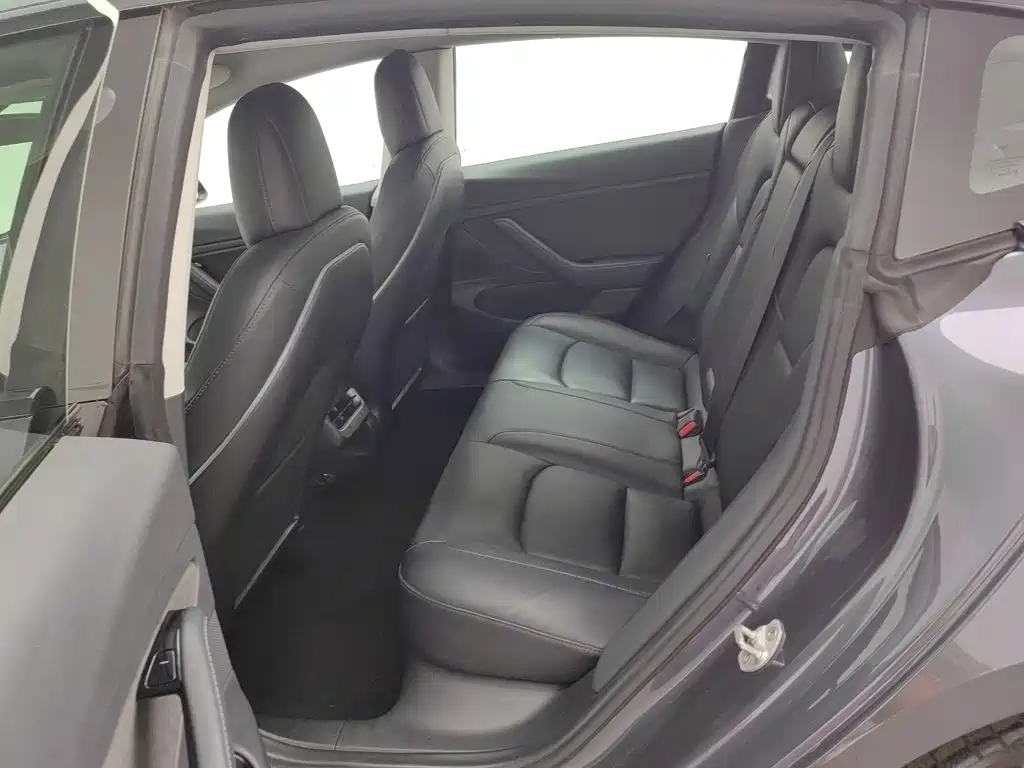 Tesla Model 3 — миниатюра 15