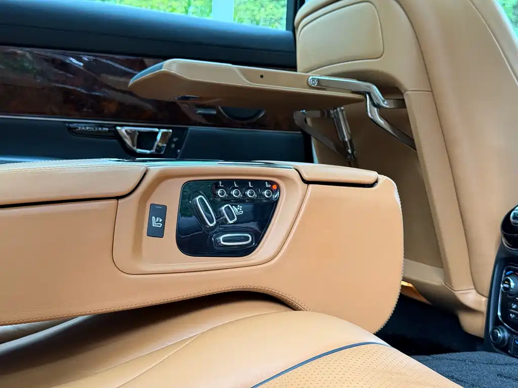 Jaguar XJ — миниатюра 21