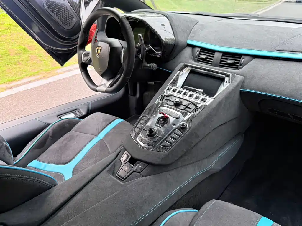 Lamborghini Aventador 2011 LP 700-4