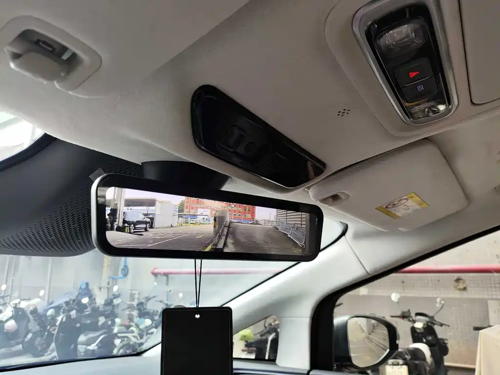 XPeng X9 — миниатюра 6