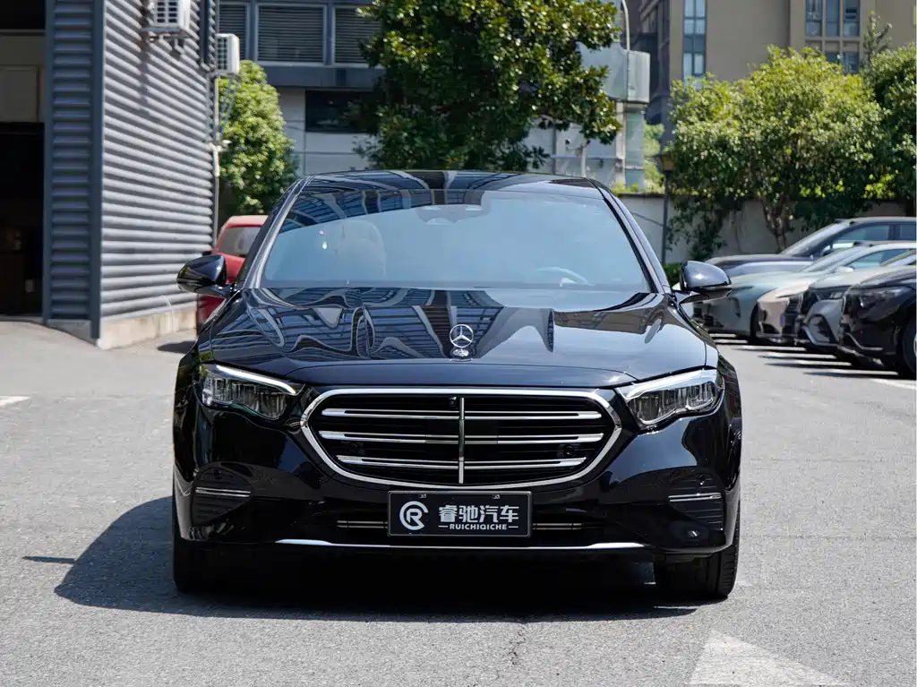 Mercedes-Benz E-Class — миниатюра 2