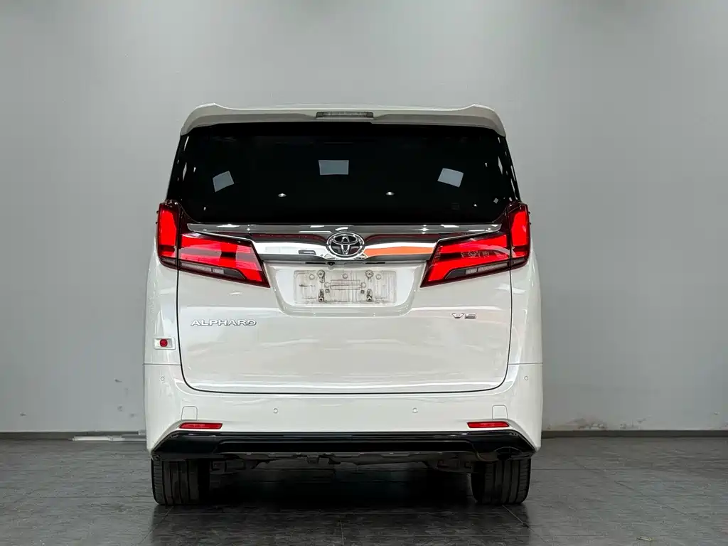 Toyota Alphard — миниатюра 8