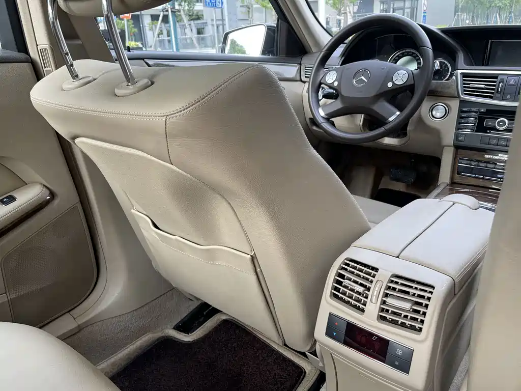 Mercedes-Benz E-Class — миниатюра 15