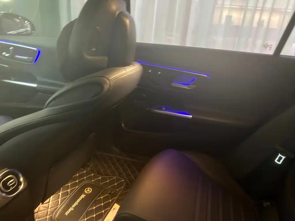 Mercedes-Benz C-Class — миниатюра 6