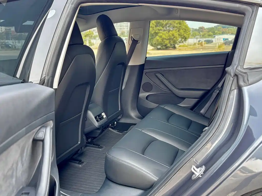 Tesla Model 3 — миниатюра 11