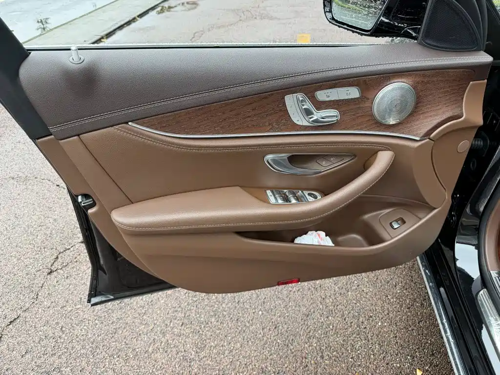 Mercedes-Benz E-Class — миниатюра 6