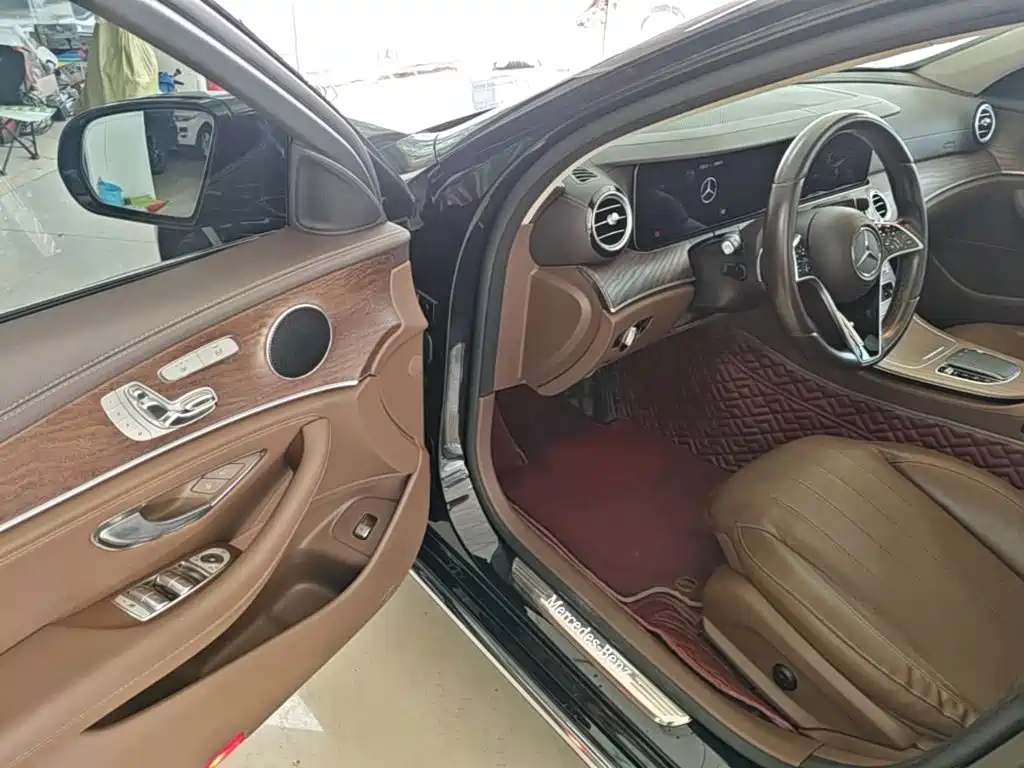 Mercedes-Benz E-Class — миниатюра 16