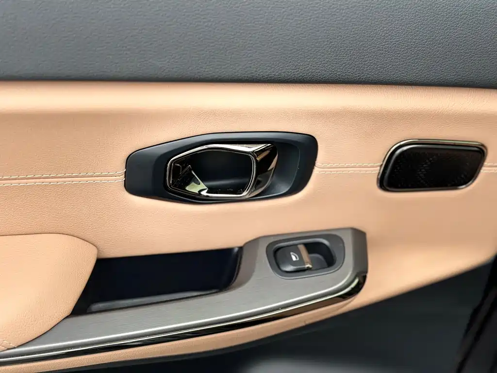 NIO ES8 — миниатюра 15