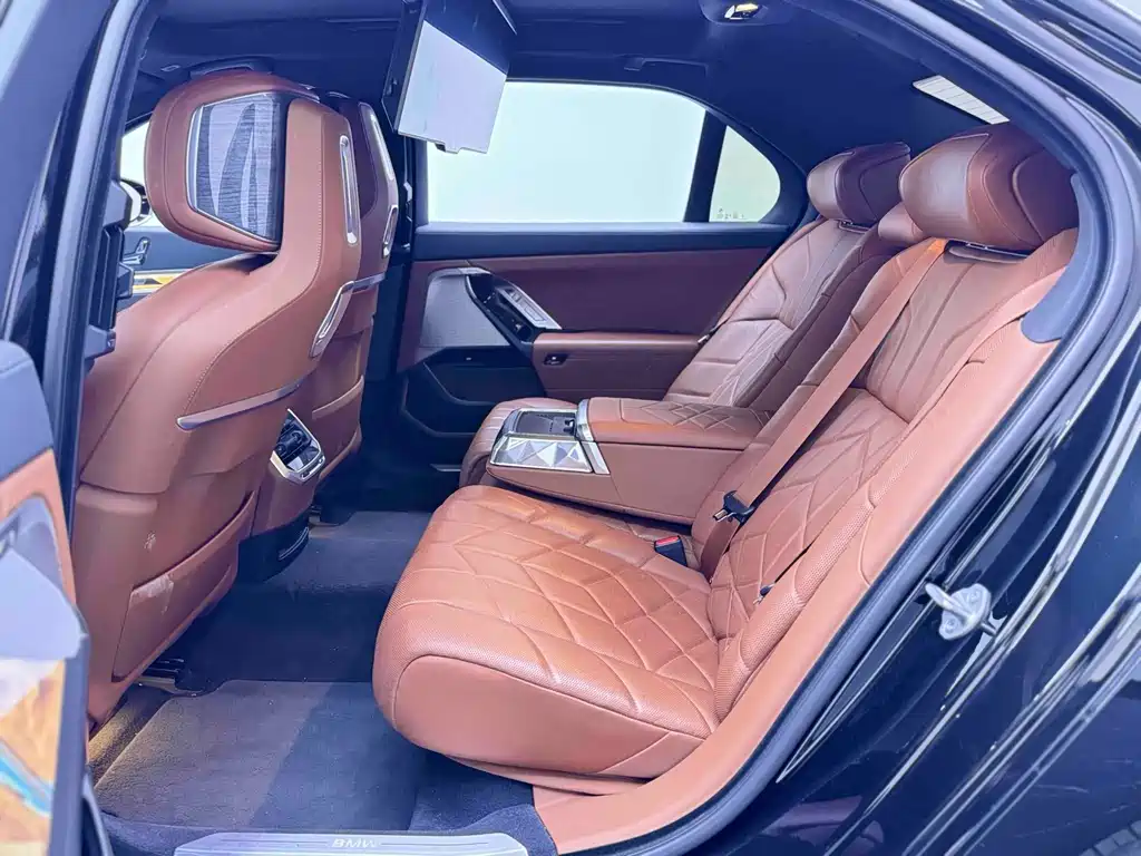 BMW i7 — миниатюра 13