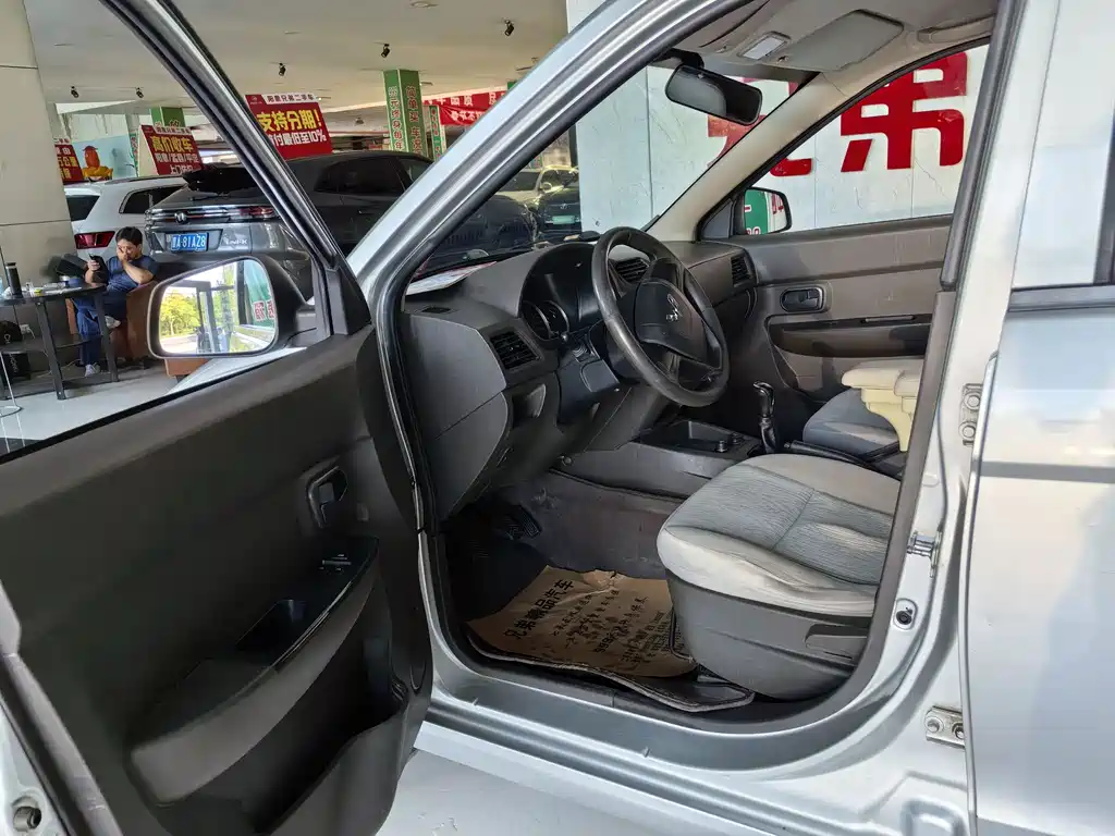 Wuling Hongguang — миниатюра 2