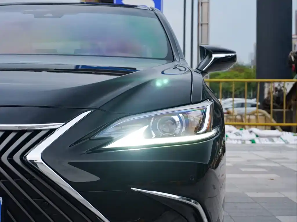 Lexus ES 2020 300h V