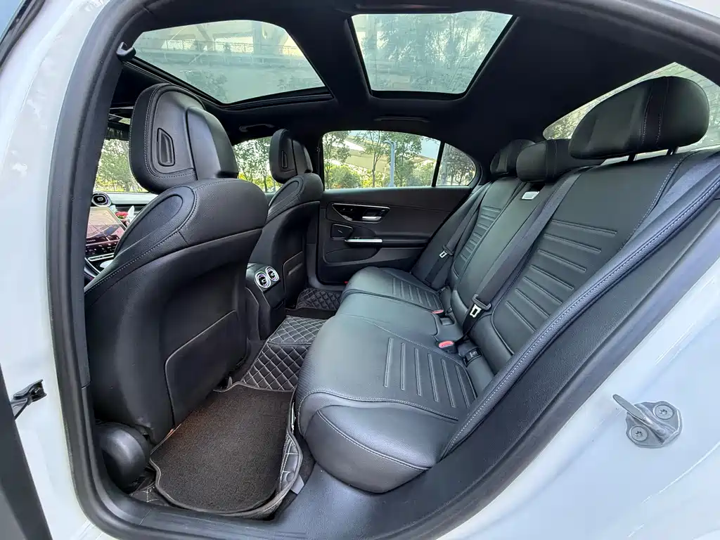 Mercedes-Benz C-Class — миниатюра 10