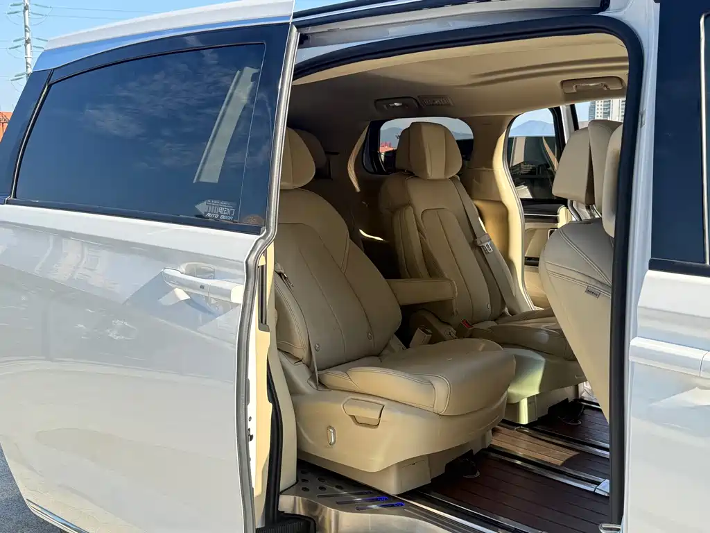 Buick GL8 — миниатюра 12