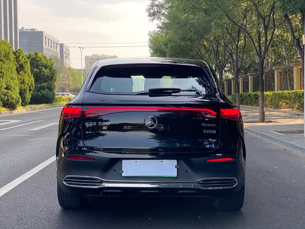 Mercedes-Benz EQE SUV — миниатюра 12