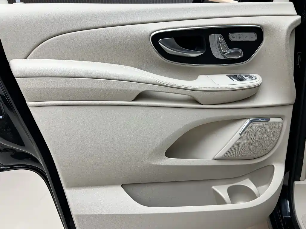Mercedes-Benz V-Class — миниатюра 9