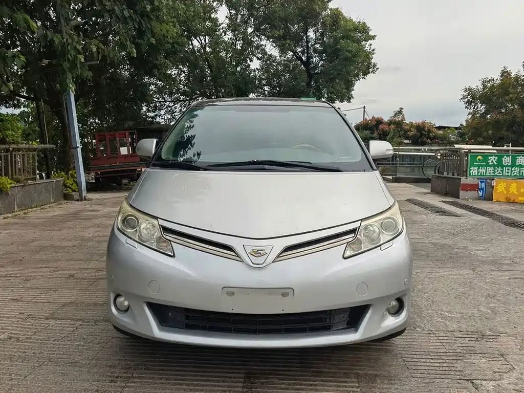 Toyota Previa — миниатюра 2