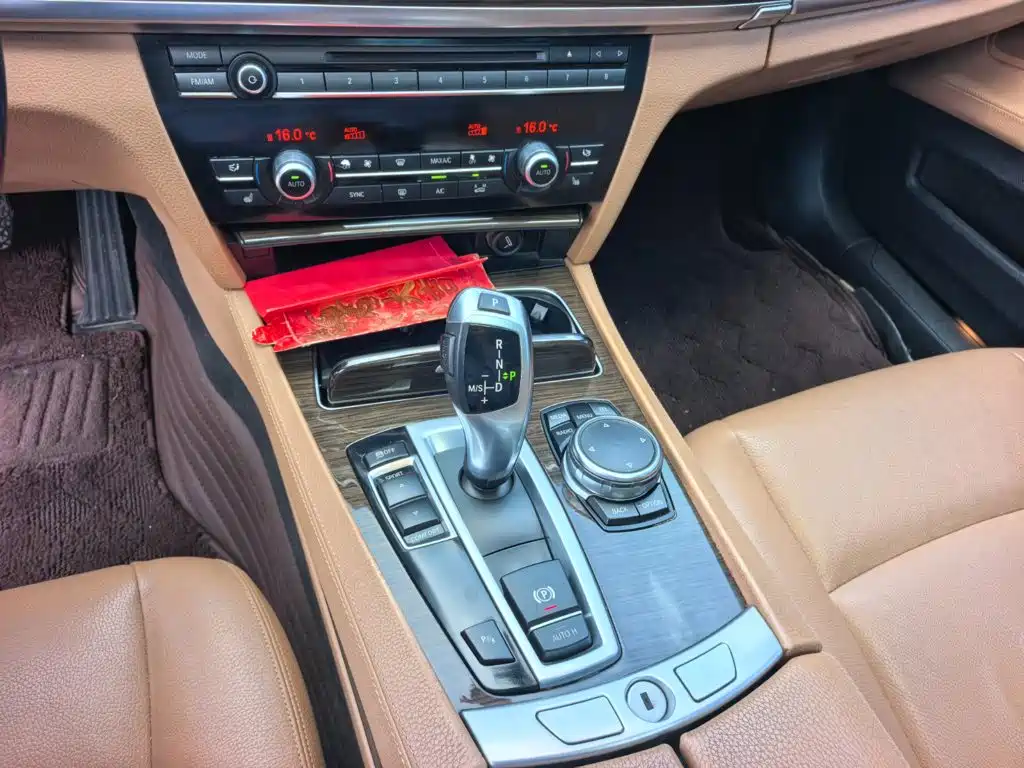 BMW 7 Series — миниатюра 14