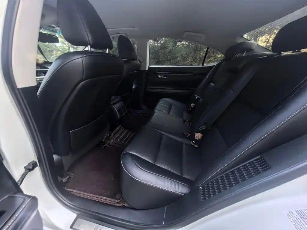 Lexus ES — миниатюра 6