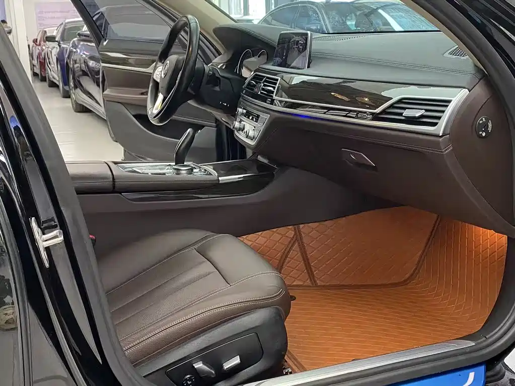 BMW 7 Series 7 2016 730Li Lead