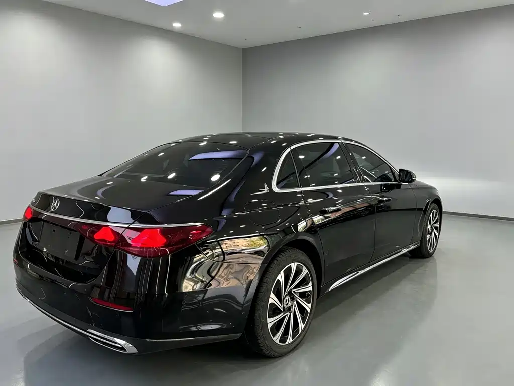 Mercedes-Benz E-Class — миниатюра 9