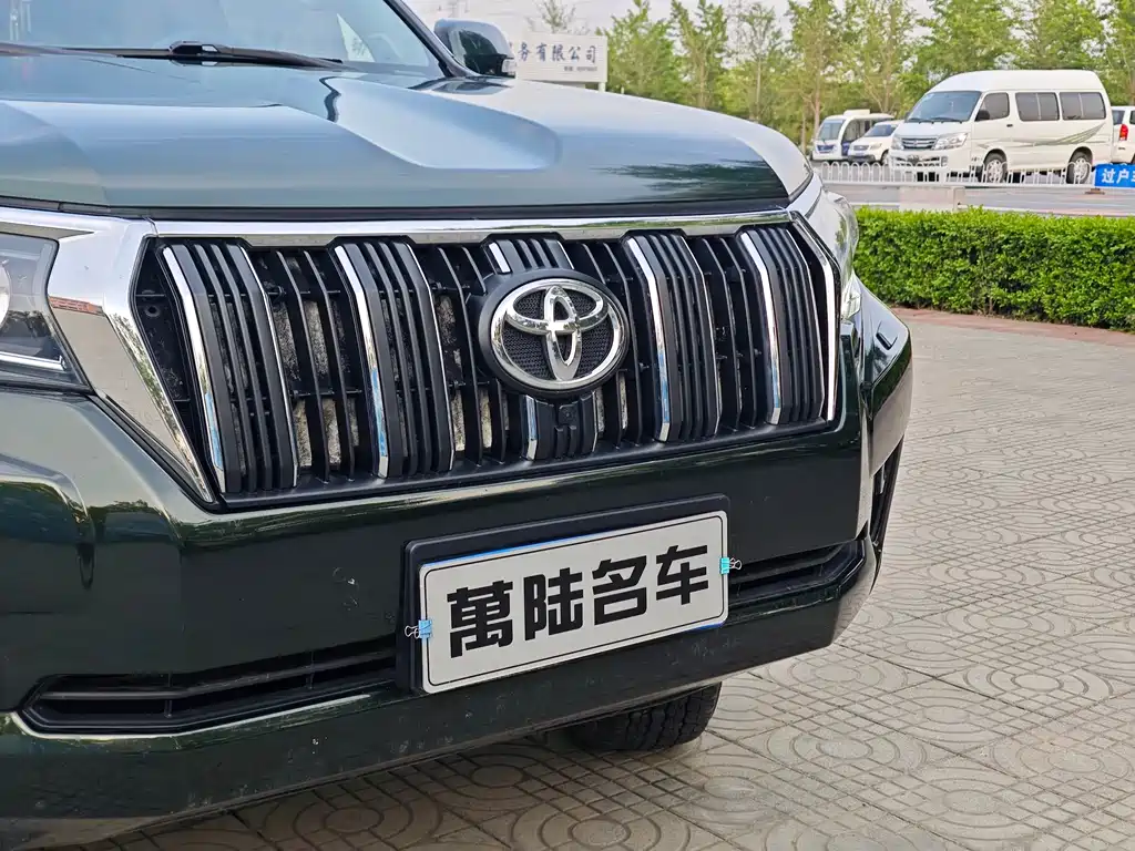 TOYOTA PRADO