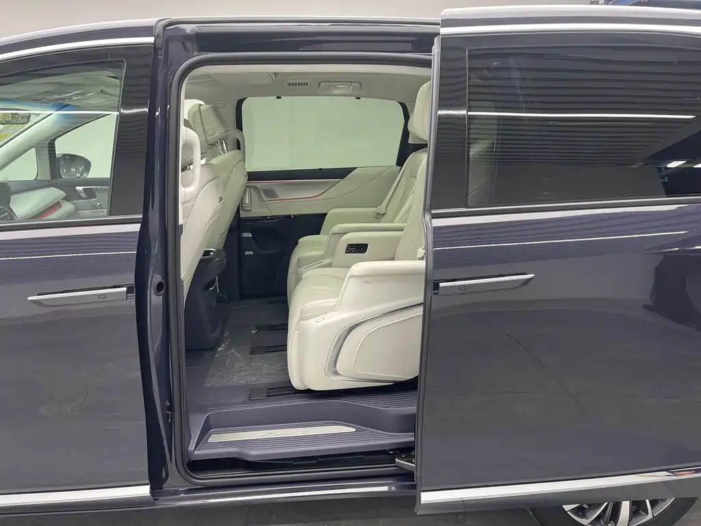 Buick GL8 Hybrid — миниатюра 17