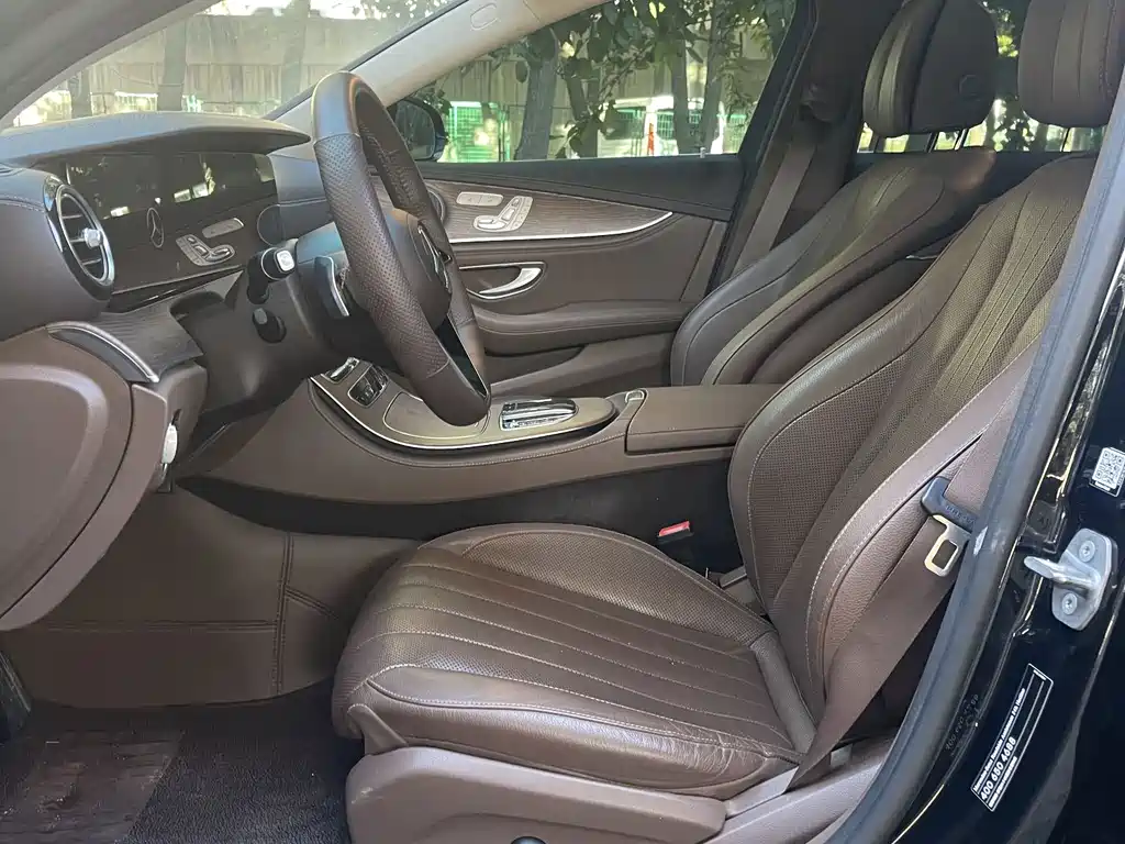Mercedes-Benz E-Class — миниатюра 8