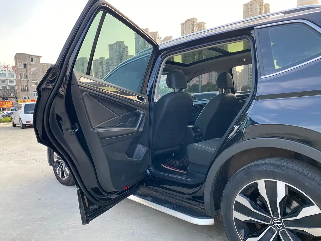 Volkswagen Tiguan L — миниатюра 9