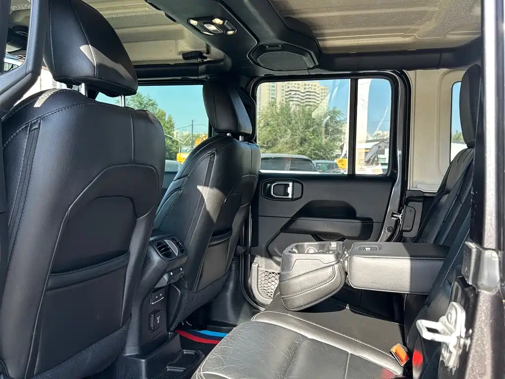 Jeep Wrangler — миниатюра 6
