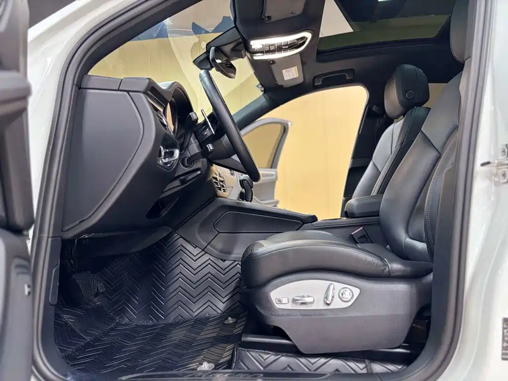 Porsche Macan — миниатюра 18