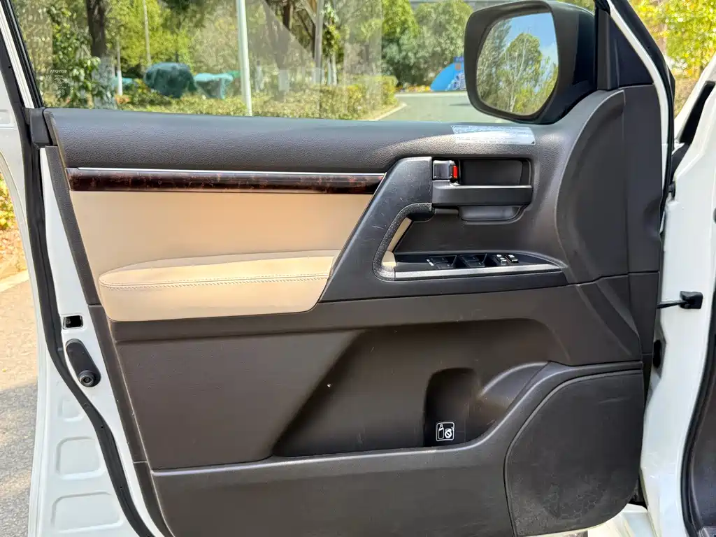 Toyota Land Cruiser — миниатюра 12