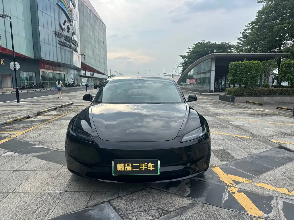 Tesla Model 3 — миниатюра 2
