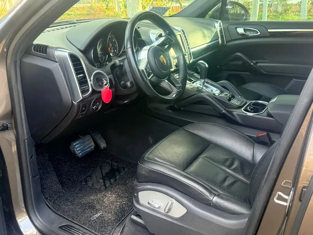 Porsche Cayenne — миниатюра 6