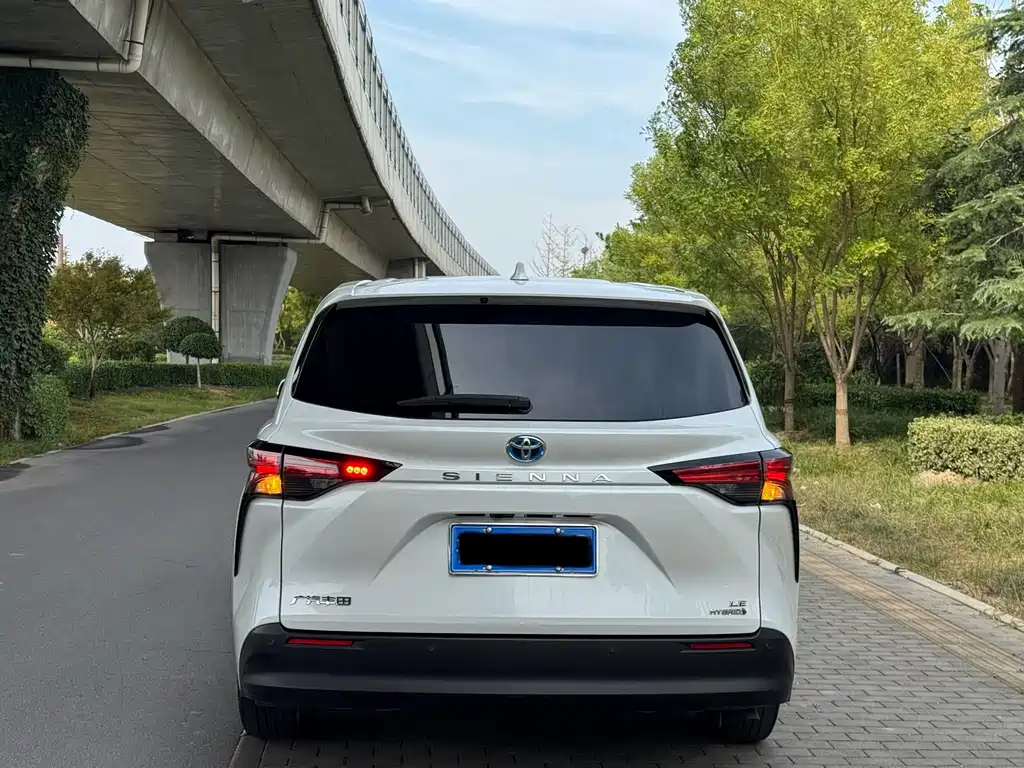 Toyota Sienna — миниатюра 5