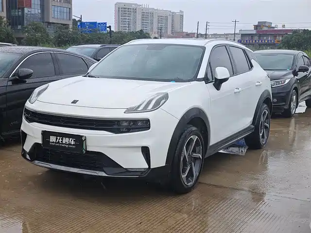 2021 Lynk & Co 06
