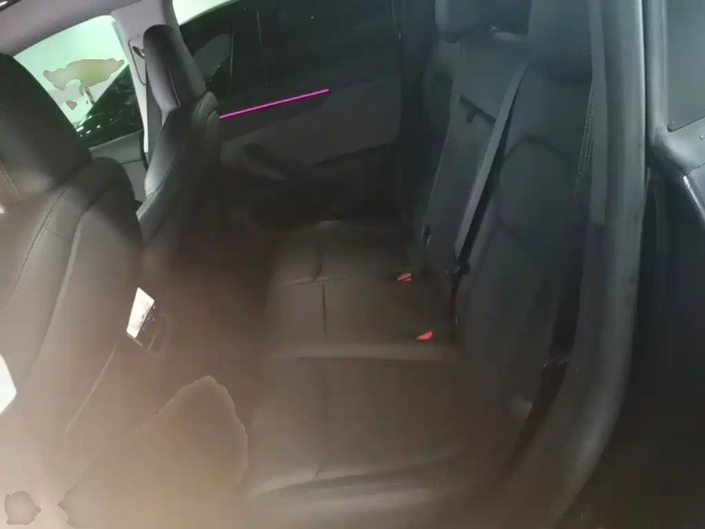 Tesla Model Y — миниатюра 17