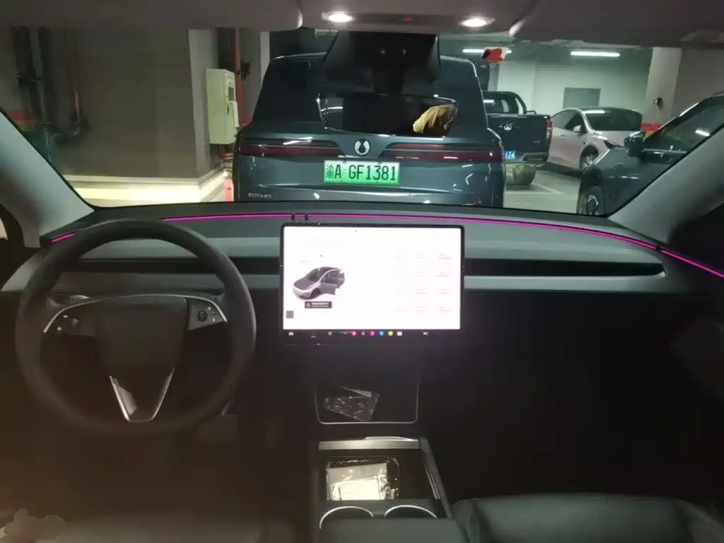 Tesla Model Y — миниатюра 10