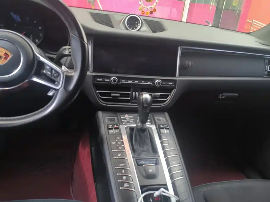 Porsche Macan — миниатюра 12