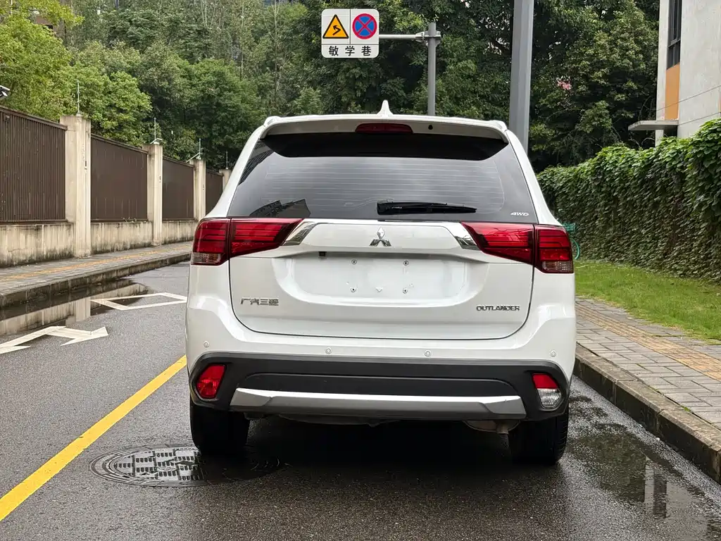 Mitsubishi Outlander — миниатюра 16