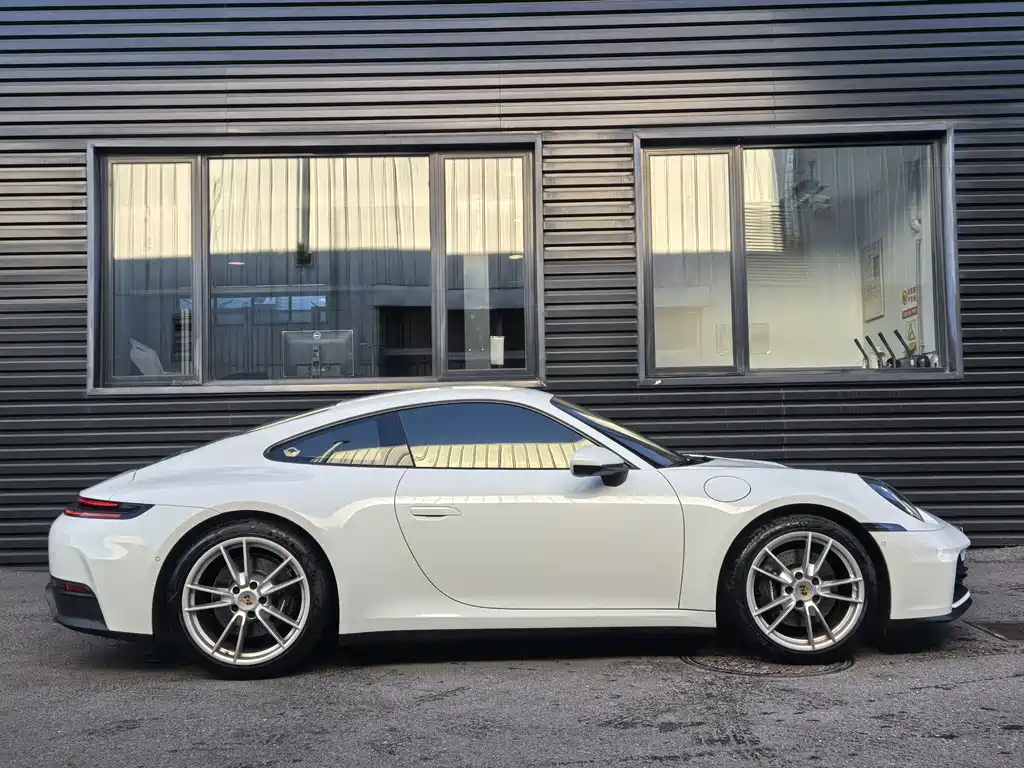 Porsche 911 2025 Carrera 3.0T