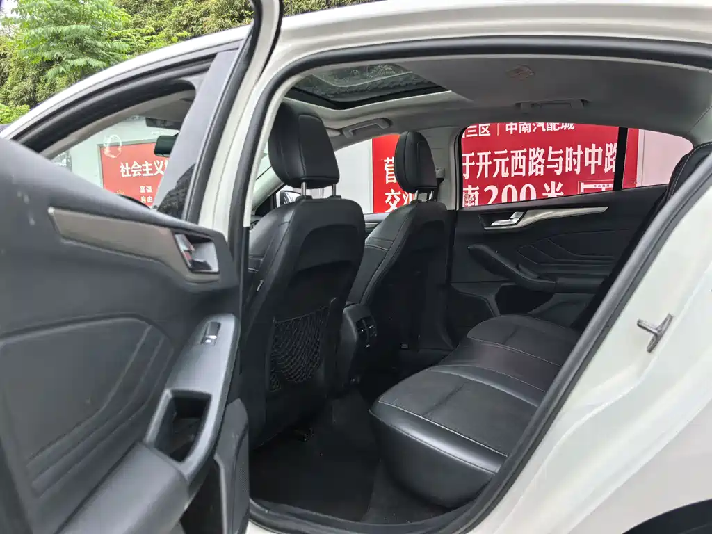 Ford Focus 2019 EcoBoost 180 AT