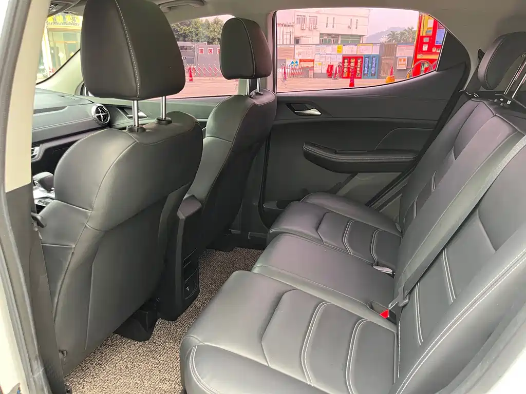 BYD Yuan EV — миниатюра 10
