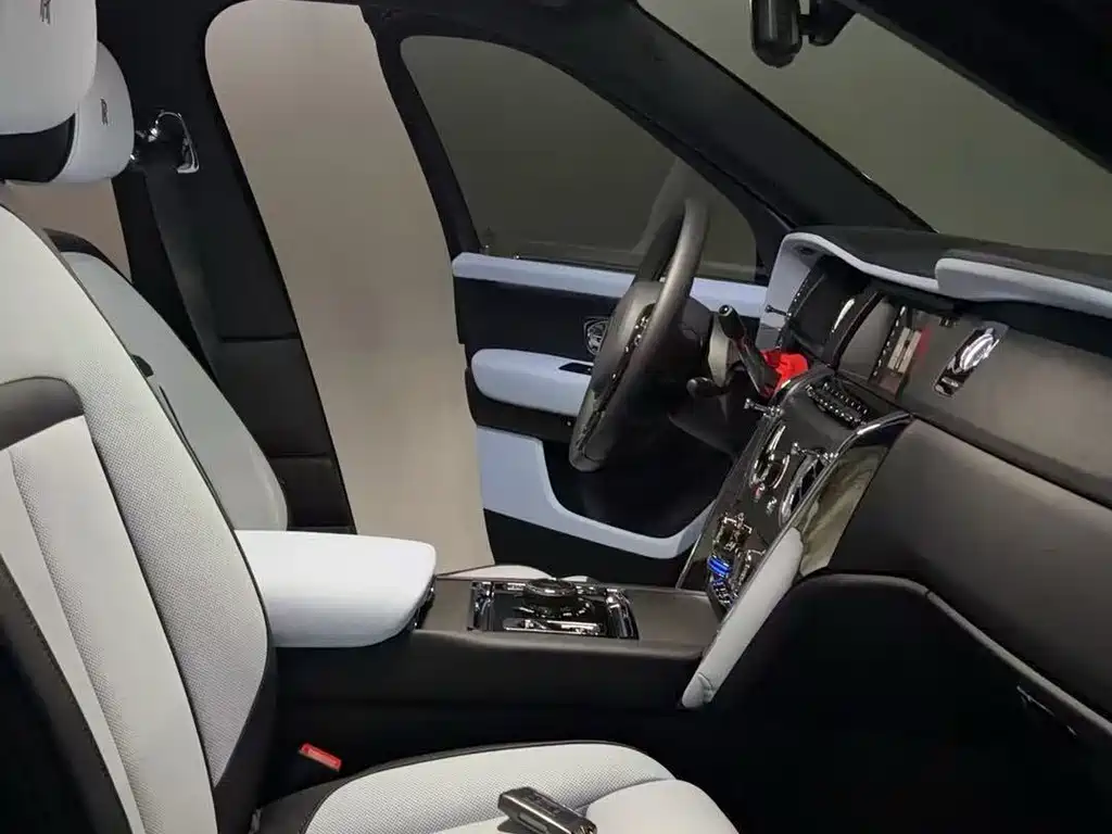 Rolls-Royce Cullinan — миниатюра 9