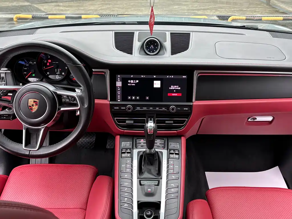 Porsche Macan — миниатюра 14