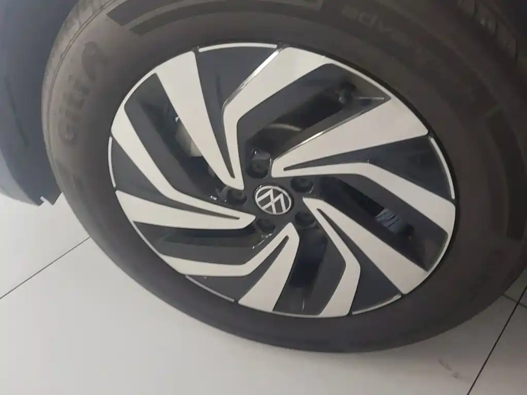 Volkswagen Tiguan L — миниатюра 23