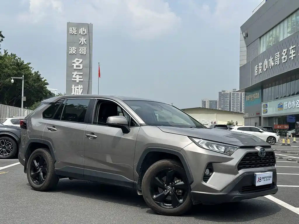 Toyota RAV4 — миниатюра 7