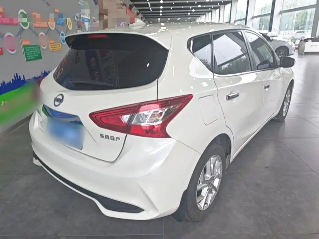 Nissan Tiida — миниатюра 7